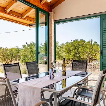 Dalmatian Countryside - Heated Pool & Jacuzzi