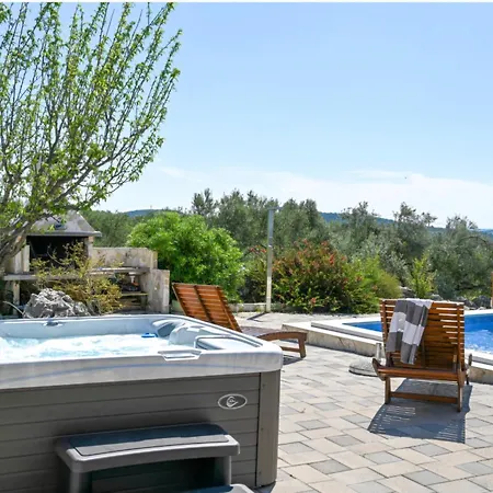 Dalmatian Countryside - Heated Pool & Jacuzzi Feriehus Vrsine