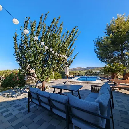 Dalmatian Countryside - Heated Pool & Jacuzzi Vrsine