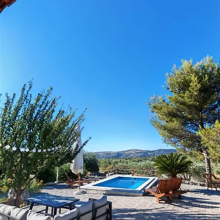Dalmatian Countryside - Heated Pool & Jacuzzi Vrsine