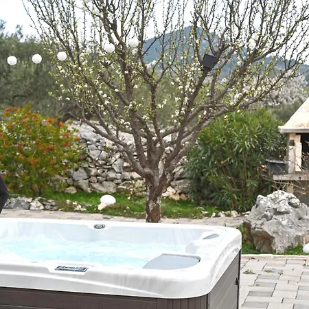 Dalmatian Countryside - Heated Pool & Jacuzzi