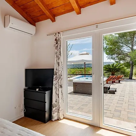 Будинок відпочинку Dalmatian Countryside - Heated Pool & Jacuzzi