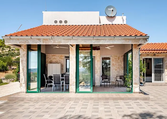 Vakantiehuis Dalmatian Countryside - Heated Pool & Jacuzzi Vrsine