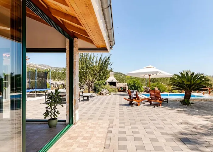 Vakantiehuis Dalmatian Countryside - Heated Pool & Jacuzzi *