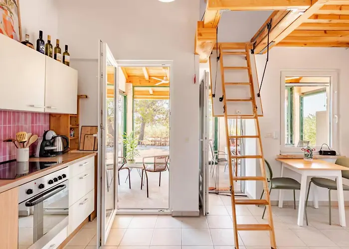 Vakantiehuis Dalmatian Countryside - Heated Pool & Jacuzzi Vrsine
