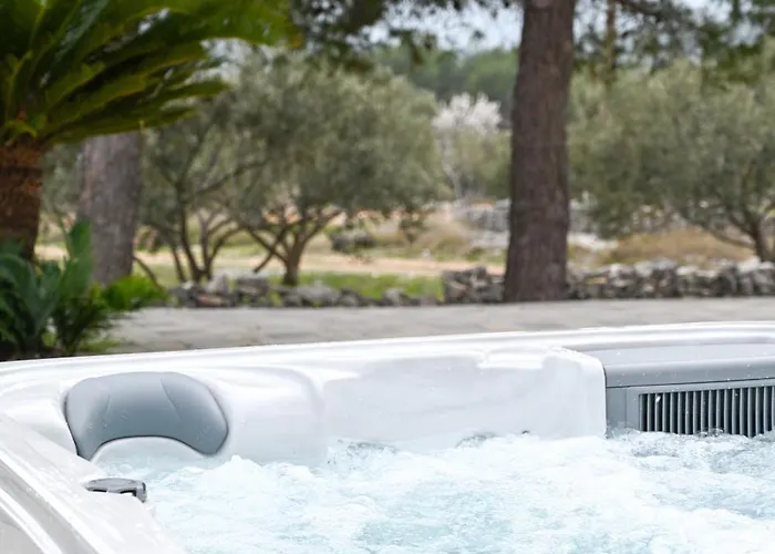 Dalmatian Countryside - Heated Pool & Jacuzzi
